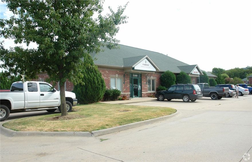 The perfect office space, close to I-49; minutes away from College Ave. Near Razorback Greenway.
