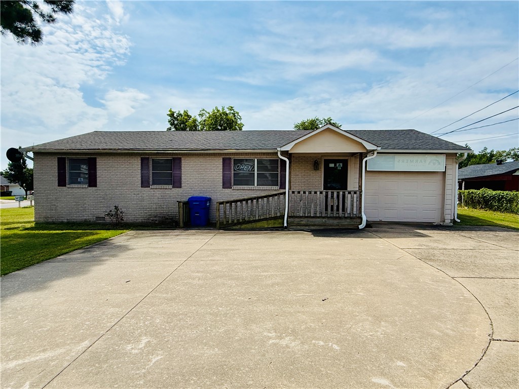 Great Rogers location with Major Road Frontage on New Hope Road. 5 Room office plus small conference/ lounge space. Storage room plus 1 car garage for additional storage. Unit has been used as insurance office. Owner to manage with approved applicant.