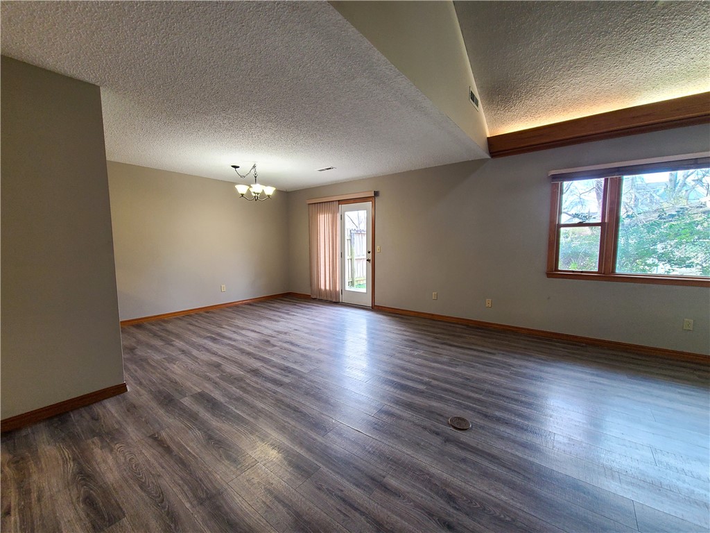 Windsor Place Sub Rogers - Residential Lease