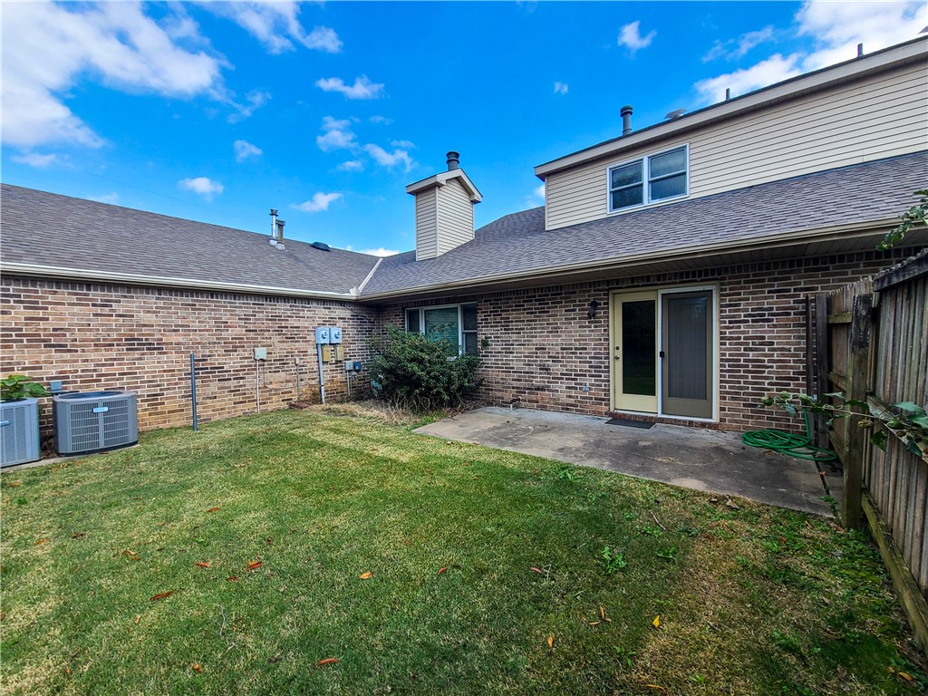 Windsor Place Sub Rogers - Residential Lease