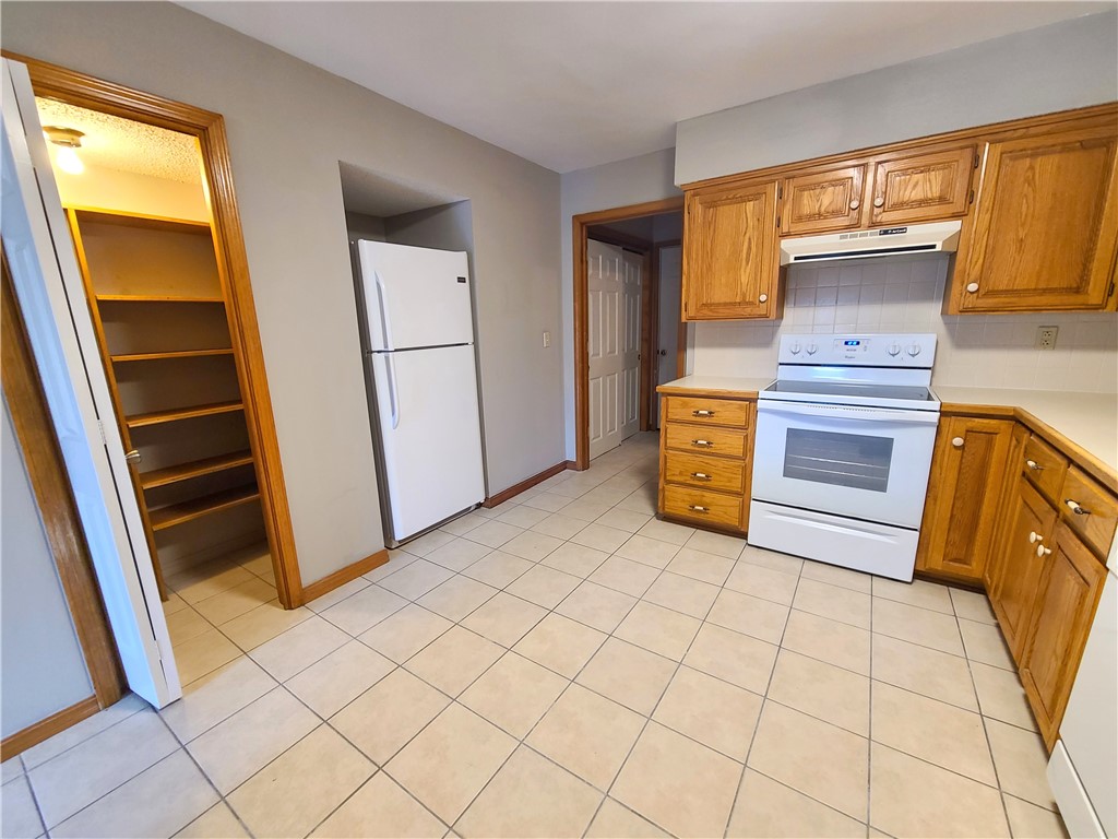 Windsor Place Sub Rogers - Residential Lease