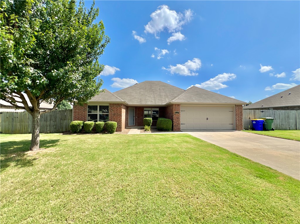 Lovely home in Rogers near Pinnacle. This home features a large primary bedroom with a tiled shower/tub combo, and an eat-in kitchen with granite countertops. Split floorplan with plenty of bedrooms for kiddos, guests and a home office. All new Pella vinyl windows installed Sept. 2023. Within walking distance to Janie Darr Elementary School and the Mt. Hebron park, which boasts pickle-ball courts, dog parks, soccer fields, tennis courts, walking trails, a splash pad, and more! Centrally located in NWA and just minutes from the JB Hunt corporate office and I-49.