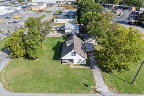 Photo of 722 Oak Avenue, Springdale, AR 72764 (MLS # 1324694)