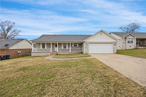 Photo of 2102 Greenwich Avenue, Russellville, AR 72802 (MLS # 1329635)