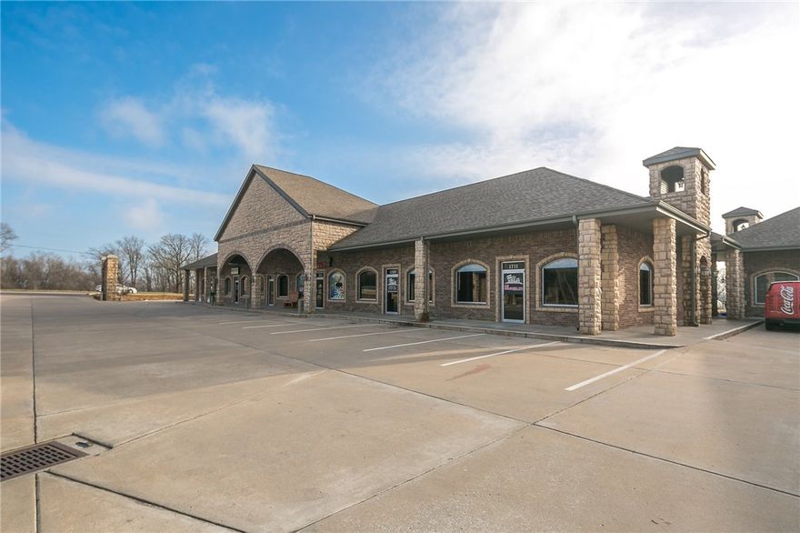 Well established commercial retail center with long term tenants. Rare, single owner, first time on the market! Great investment opportunity with growth potential. Property is located on Hwy 279 in an area of rapid growth and direct highway access. Concrete parking lot, excellent rate of return. Mixed use - great for restaurant, office or retail.
