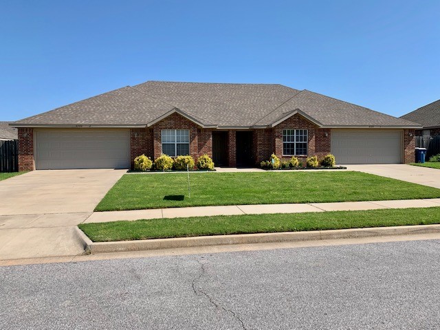 Great location close to everything Bentonville has to offer. This 3 bedroom, 2 bath duplex is just off of Hwy 102 in Bentonville and comes with all appliances and a 6ft Privacy fenced yard! Wont Last Long!
