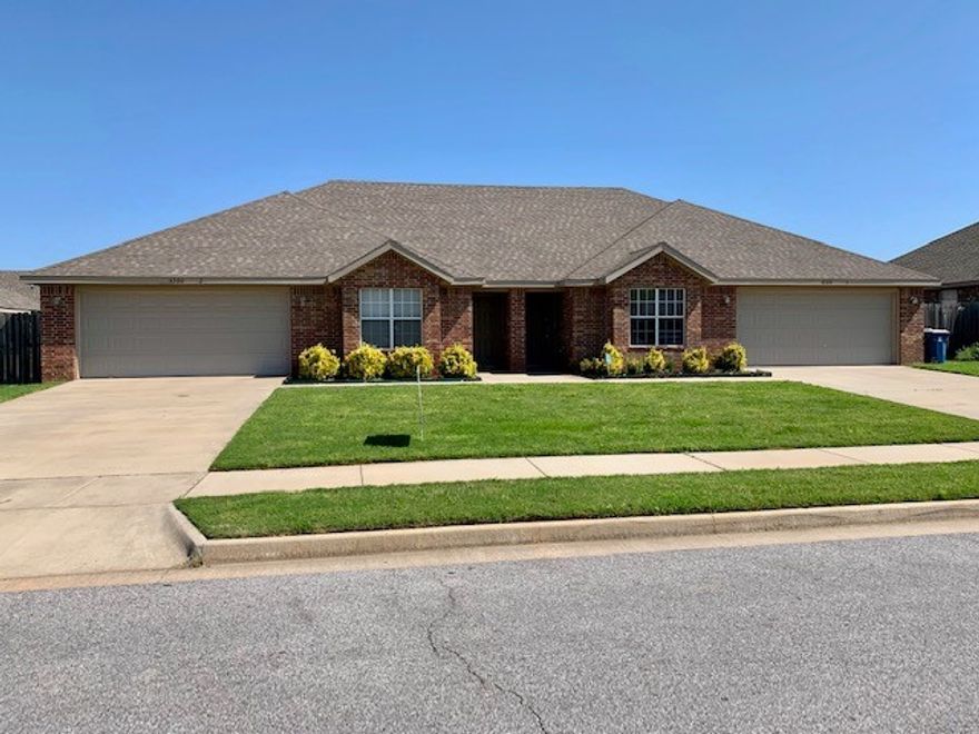Great location close to everything Bentonville has to offer. This 3 bedroom, 2 bath duplex is just off of Hwy 102 in Bentonville and comes with all appliances and a 6ft Privacy fenced yard! Wont Last Long!
