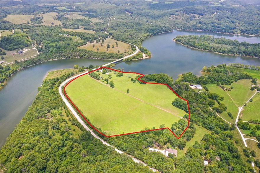 36 acre Lakefront farm with a BIG lake Front Vista Located in Northwest Arkansas near the Missouri Border. 1700ft m/l of WALKDOWN TABLE ROCK LAKE FRONT. 1700ft. m/l of Hwy 311 frontage. Rural water with more taps available, 40X50 metal shop building, 3 RV hook ups, storm cellar, early 1900's Barn in good condition, 1572 sq. ft. m/l 3 bedroom 2 bath home in " like new" condition. Located on the Peaceful part of Table Rock Lake with great fishing, boating and wildlife. Boat Launch ramp a few hundred feet away with easy tie up at your own lakefront land. GENTLE walkdown to lake, 30 ac of pasture land. Bring your livestock, sell hay, resort like setting. DEVELOP! Lake views from all areas of the property. 30 miles to Branson, 25 miles to Harrison, 20 miles to Big Cedar Lodge and Top of the Rock Golf course- Amphitheater, 30 miles to Eureka Springs, Ar. 2 Marina's nearby, Dogwood Canyon and many entertainment opportunities.