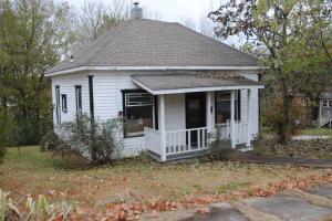 This cottage was stunning in it's day! It needs lots of work, but could be a cute house for a couple or single - or a nightly/weekly rental. Just steps away from the Historic Downtown Harrison, shopping, and the Lyric.