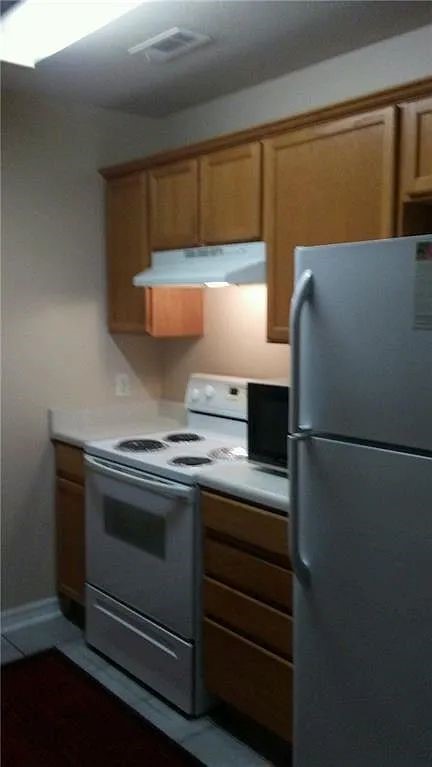 Oakwoods - Residential Lease