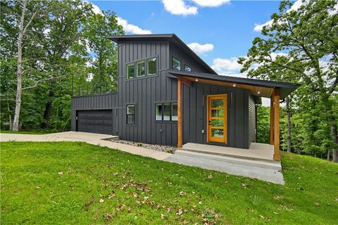 Photo of 52 Chatburn Drive, Bella Vista, AR 72715 (MLS # 1350974)