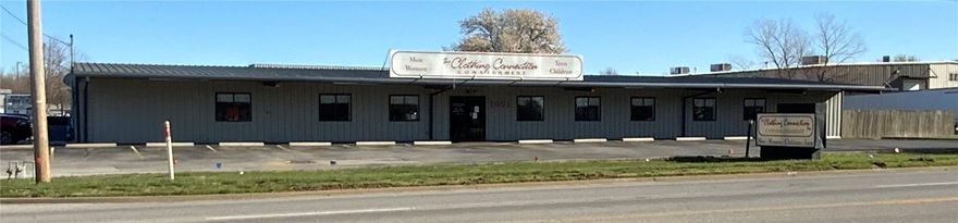 Don’t miss out on this endless opportunity building, high traffic location with Hudson road frontage.  It has 6700 square  feet of enclosed retail space.  Sits on 1.42 acres with a fenced in big lot in the back.  Plenty of parking on side and front of establishment.  Located on the busy corner of West Hudson and North Storage Parkway.
