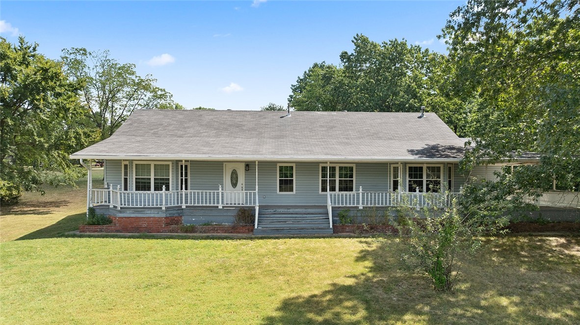 Donāt miss this rare investment opportunity being sold as is. This 4 bedroom, 3 bathroom home sits on 5 acres and includes a barn, a welcoming covered front porch, and two fireplaces. With solid bones and endless potential, itās ready for a buyer to customize and make it shine. The land offers ample space for recreation, animals, or future expansion, and the shared barn provides valuable storage or workspace. Properties with this much land and potential are hard to find. Property also has a shared barn with the neighbor in addition to the other one.
Approved borrowers will receive a closing cost credit of 1% of the loan amount up to $5,000 on
their Closing Disclosure on their loan closing with Envoy Mortgage Branch NMLS #2659248 and Branch
NMLS #2579798