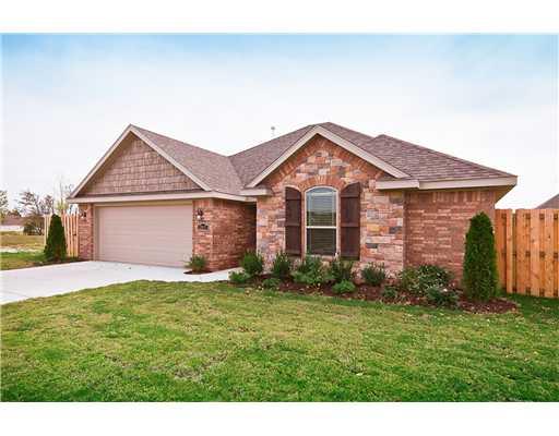 BEAUTIFUL NEW ALL BRICK HOME Under Construction-9FT CEILINGS-CROWN MOLDING IN LR & MST BDR-GAS FIREPLACE-WALKIN CLOSET-WHIRLPOOL TUB-GRANITE TOPS IN KITCHEN&BATHS-COVERED BACK PATIO-SELLER WILL PAY $2,500 OF BUYERS CLOSING COSTS This home will have,Stainless steel Appliances- Electric Smooth Top Self Cleaning Range, Microwave, Dishwasher, So much for the $$$ Homes Built by "RIVERWOOD HOMES,LLC"