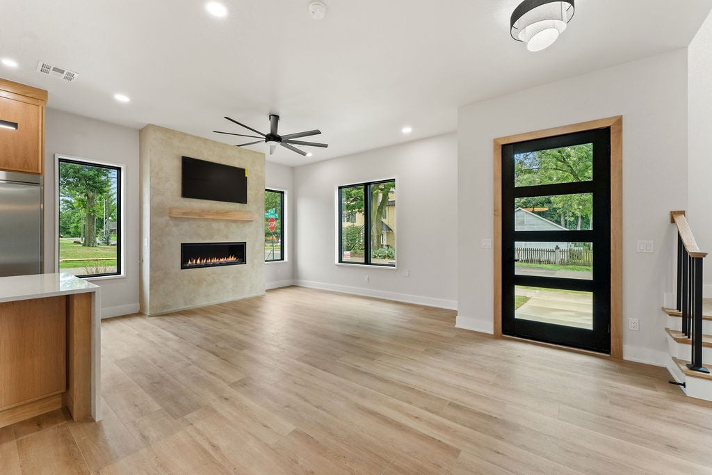 617 SW 2nd St, Bentonville, AR, 72712, USA, 5 Bedrooms Bedrooms, ,6 BathroomsBathrooms,Residential,Active,617 SW 2nd St,1353149