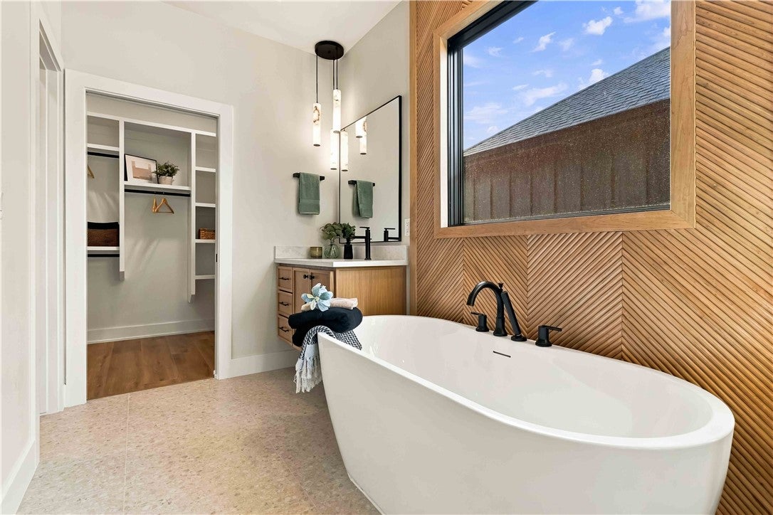 617 SW 2nd St, Bentonville, AR, 72712, USA, 5 Bedrooms Bedrooms, ,6 BathroomsBathrooms,Residential,Active,617 SW 2nd St,1353149