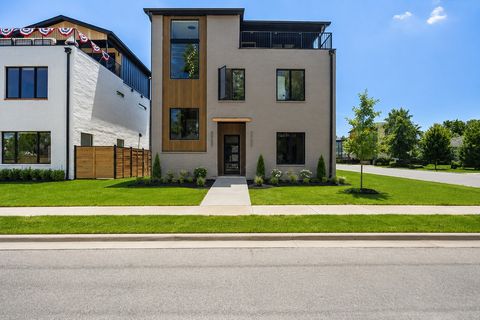 Photo of 617 SW 2nd Street, Bentonville, AR 72712 (MLS # 1353149)