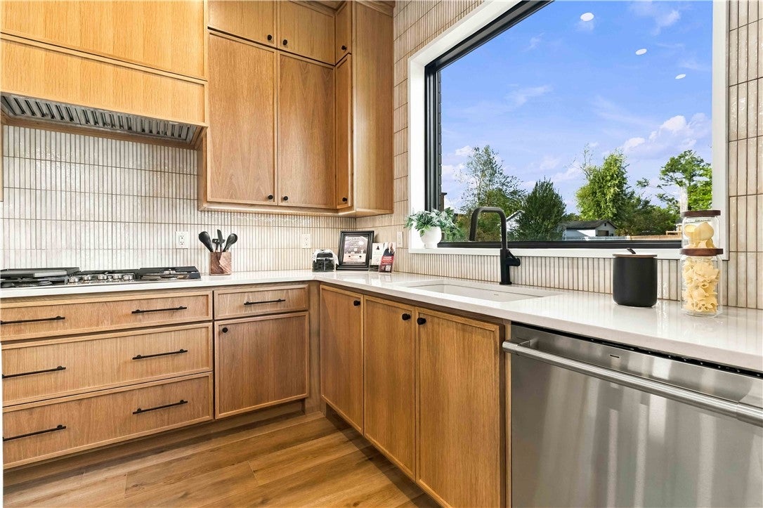 617 SW 2nd St, Bentonville, AR, 72712, USA, 5 Bedrooms Bedrooms, ,6 BathroomsBathrooms,Residential,Active,617 SW 2nd St,1353149