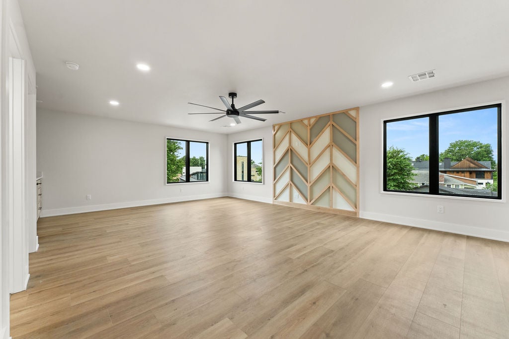 617 SW 2nd St, Bentonville, AR, 72712, USA, 5 Bedrooms Bedrooms, ,6 BathroomsBathrooms,Residential,Active,617 SW 2nd St,1353149
