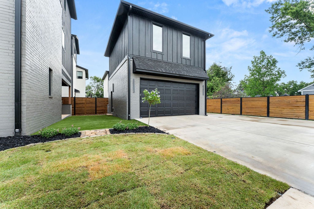 617 SW 2nd St, Bentonville, AR, 72712, USA, 5 Bedrooms Bedrooms, ,6 BathroomsBathrooms,Residential,Active,617 SW 2nd St,1353149