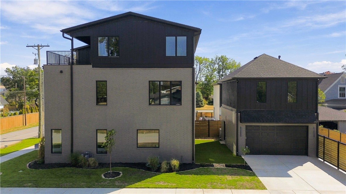 617 SW 2nd St, Bentonville, AR, 72712, USA, 5 Bedrooms Bedrooms, ,6 BathroomsBathrooms,Residential,Active,617 SW 2nd St,1353149