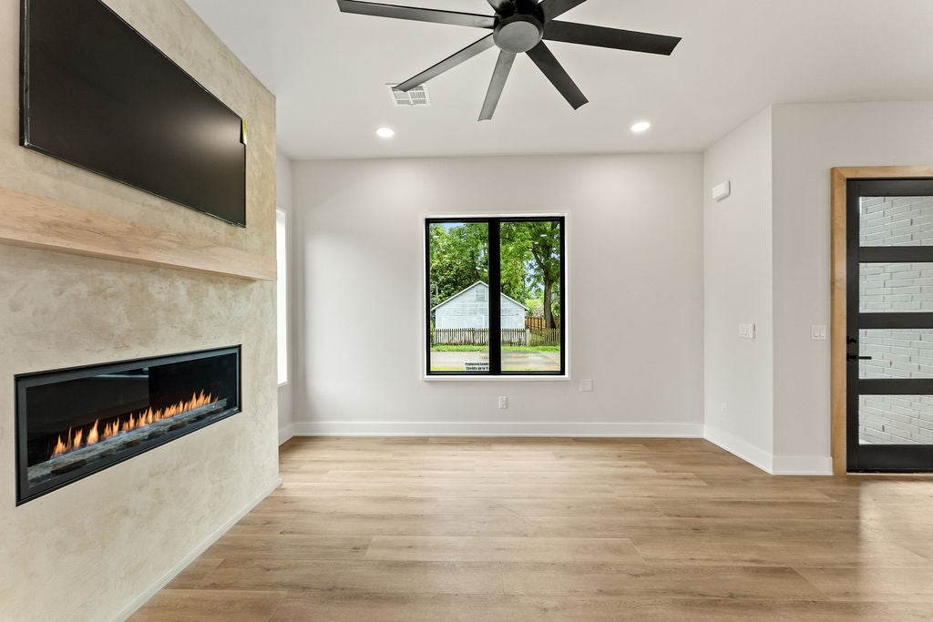 617 SW 2nd St, Bentonville, AR, 72712, USA, 5 Bedrooms Bedrooms, ,6 BathroomsBathrooms,Residential,Active,617 SW 2nd St,1353149