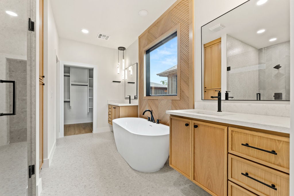 617 SW 2nd St, Bentonville, AR, 72712, USA, 5 Bedrooms Bedrooms, ,6 BathroomsBathrooms,Residential,Active,617 SW 2nd St,1353149