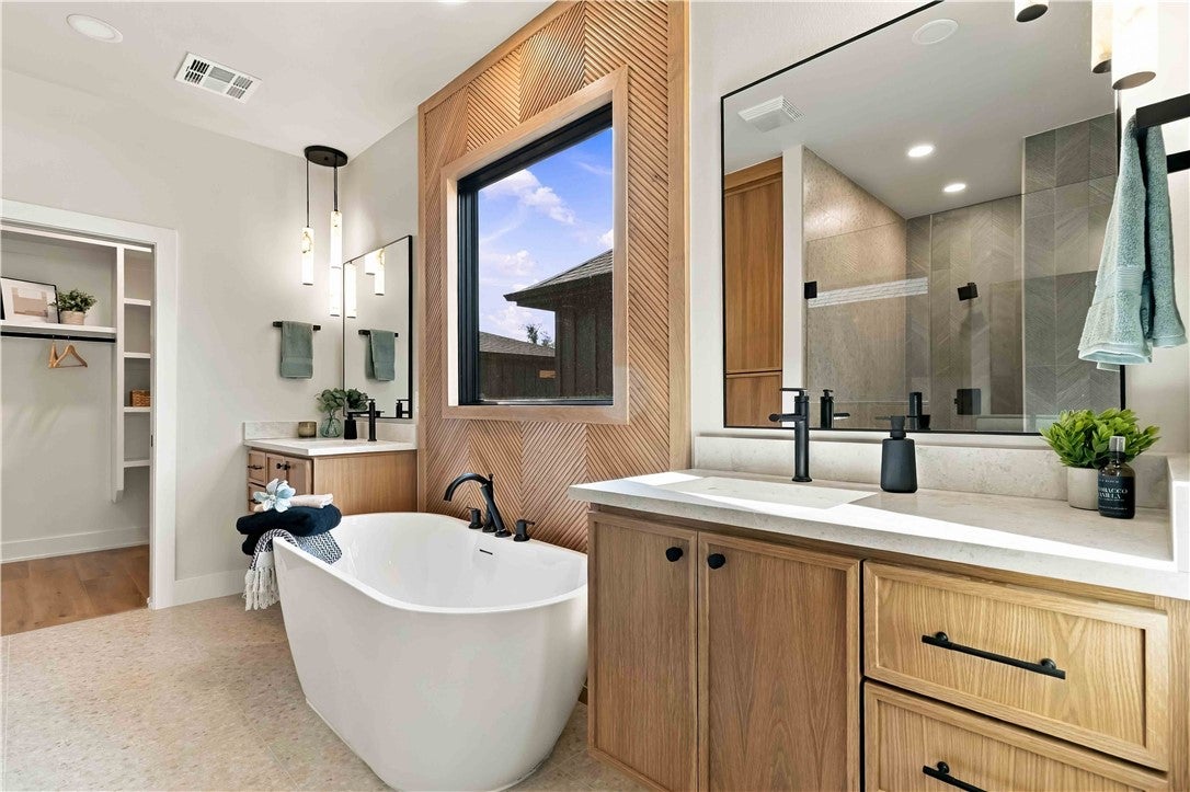 617 SW 2nd St, Bentonville, AR, 72712, USA, 5 Bedrooms Bedrooms, ,6 BathroomsBathrooms,Residential,Active,617 SW 2nd St,1353149
