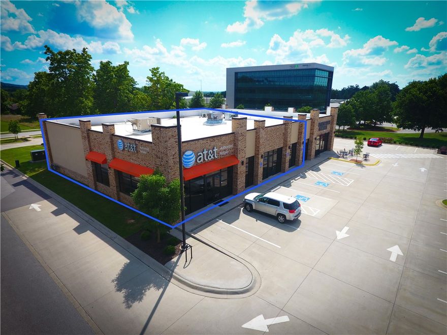 Two spaces available for lease on W Wedington Drive in Fayetteville, Arkansas. Surrounded by retail including a Walmart Neighborhood Market, Planet Fitness, and Starbucks. Minutes from the University of Arkansas campus corridor. Space is anchored by AT&T and Southern Food Company. Property is in a high traffic area with dense residential neighborhoods and is experiencing exponential growth with new developments, residential projects and road expansions.
• Available spaces:
- 2,400 SF suite
- 2,700 SF suite
• Easy access from 1-49 and 35,000 VPD on Wedington Drive
• Adjacent to Walmart Neighborhood Market and minutes away from the U of A Campus Corridor