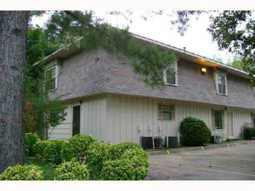 REMODELED AND UPDATED 1 BED &1 BATH APARTMENT IN FAYETTEVILLE, CLOSE TO THE UOFA. APPLIANCES INCLUDE REFRIGERATOR, RANGE, AND DISHWASHER.
