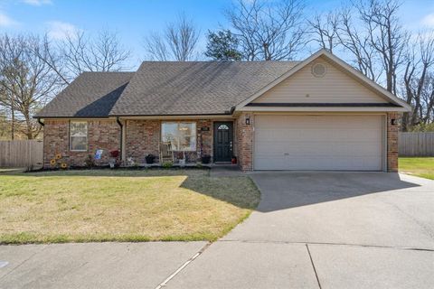 Photo of 725 W Deer Lodge Court, Siloam Springs, AR 72761 (MLS # 1340782)