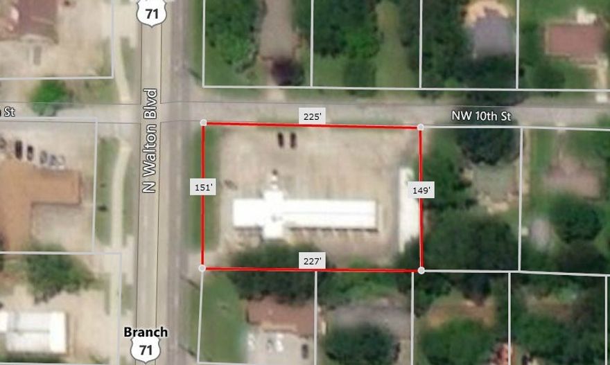 Well-maintained and clean car wash in a great location right on Walton Blvd. Property is .78 acres on a corner lot with 225" of frontage on NW 10th and 151" of frontage on Walton. Daily traffic count between 24,000-27,000 cars per day. There are 6 wash bays, 2 auto touchless bays, 6 vacuum bays, and an office area. Great turn-key investment!