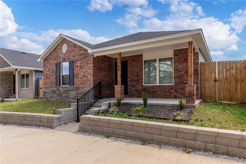 Photo of 2564 Illinois Alley, Fayetteville, AR 72701 (MLS # 1342216)