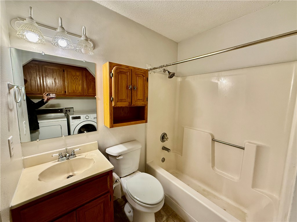 Eastridge Sub Rogers - Residential Lease