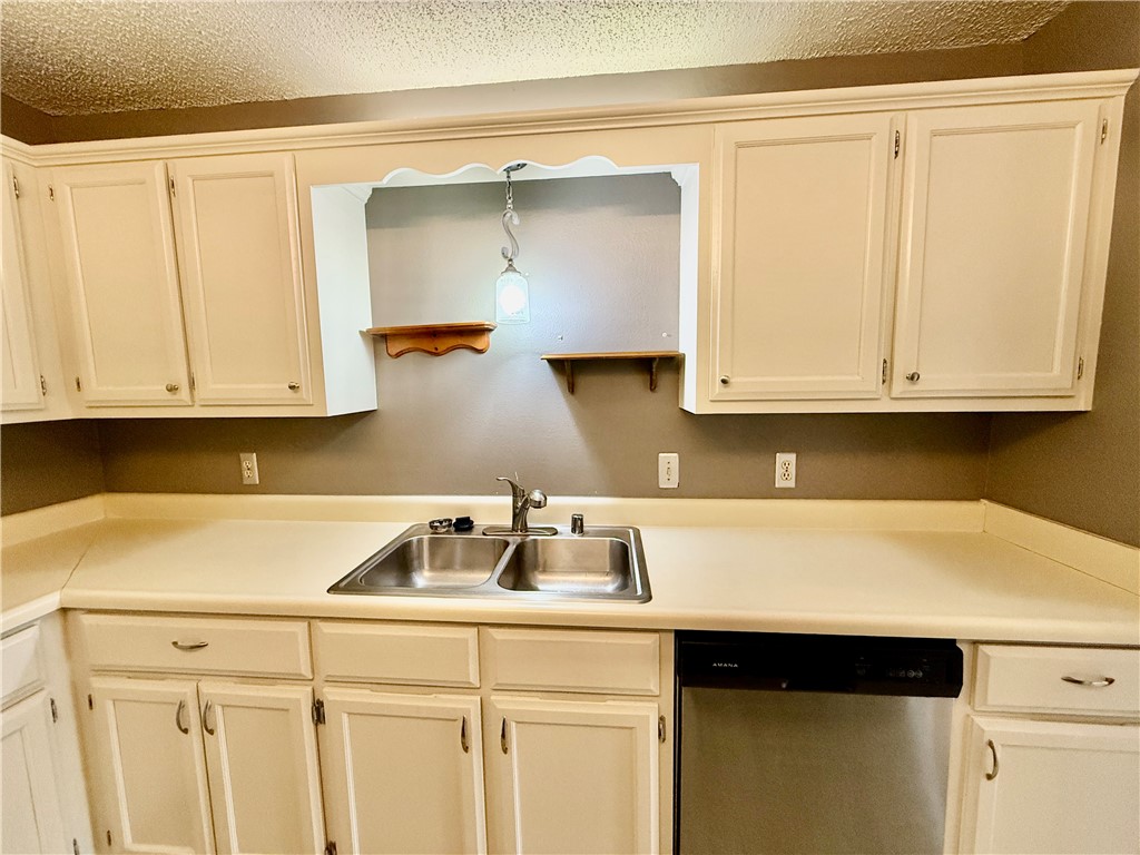 Eastridge Sub Rogers - Residential Lease