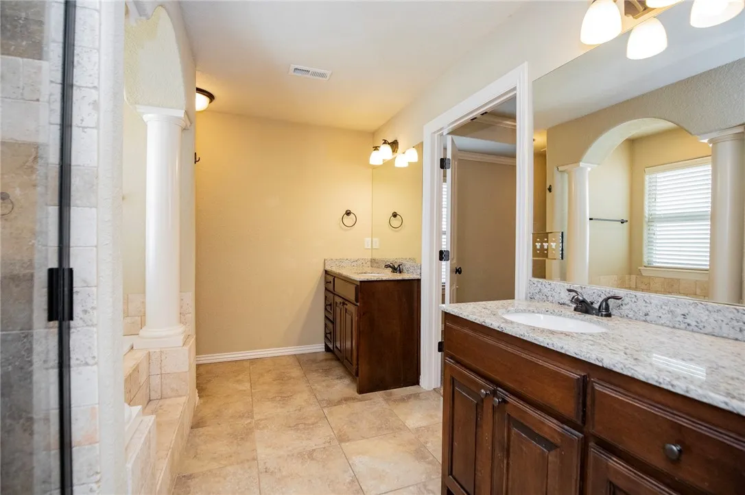 Bentonville, Arkansas 72712, United States, 4 Bedrooms Bedrooms, ,3 BathroomsBathrooms,Residential,Active,246134