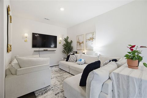 Photo of 304 NW 67th Avenue, Bentonville, AR 72713 (MLS # 1343507)