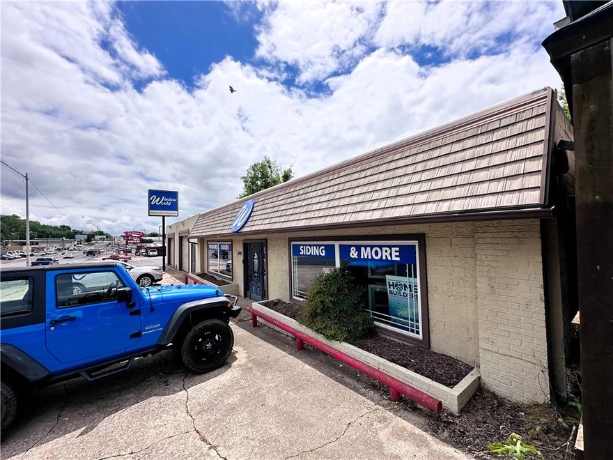 Property Amenities
• 7,520 SF
- 2,668 sf office/ 4,852 sf of warehouse
• 4 drive-in roll-up doors
• Zoning: General Commercial
• Average Daily Traffic: 20,000 VPD