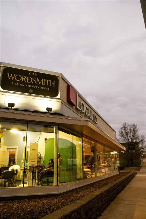 North College Ave Horizonta - Commercial Lease