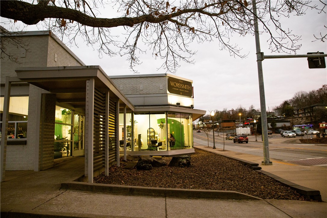 North College Ave Horizonta - Commercial Lease
