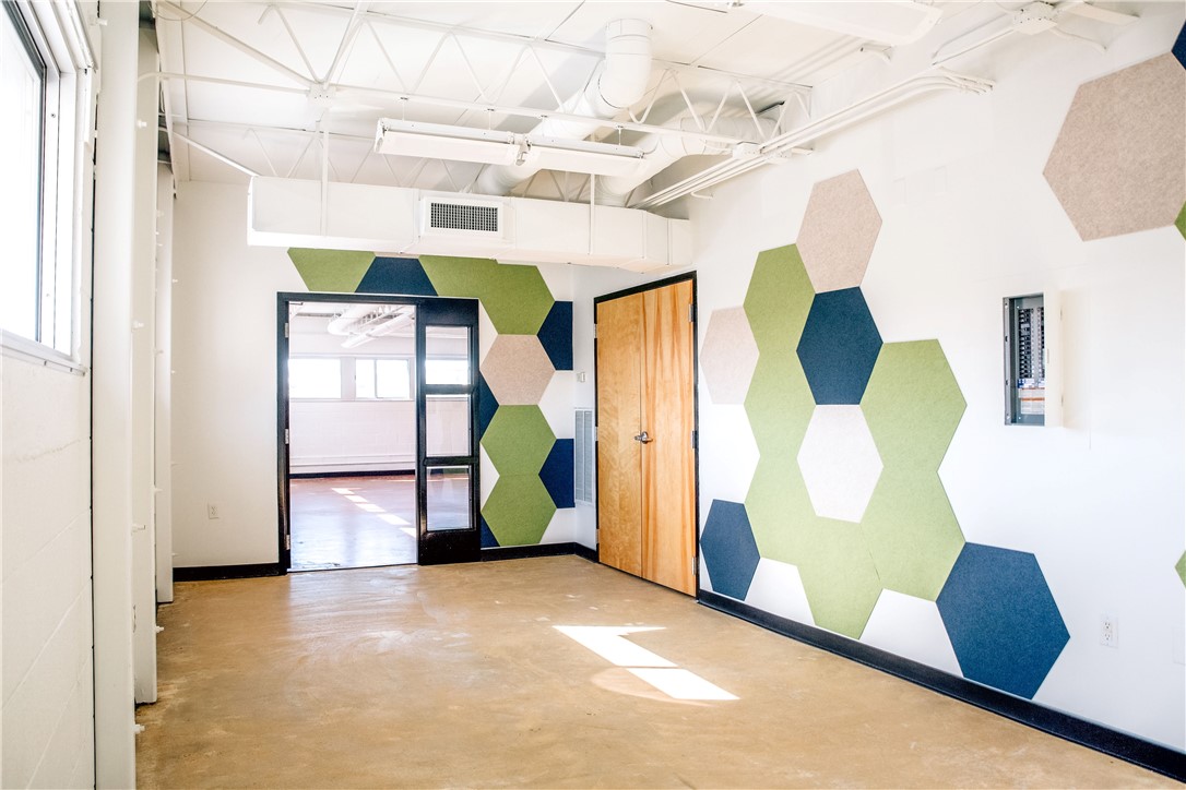 North College Ave Horizonta - Commercial Lease