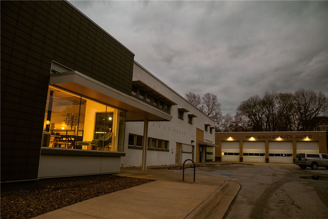 North College Ave Horizonta - Commercial Lease