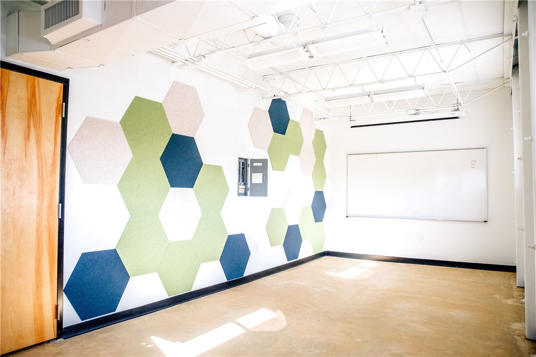 North College Ave Horizonta - Commercial Lease