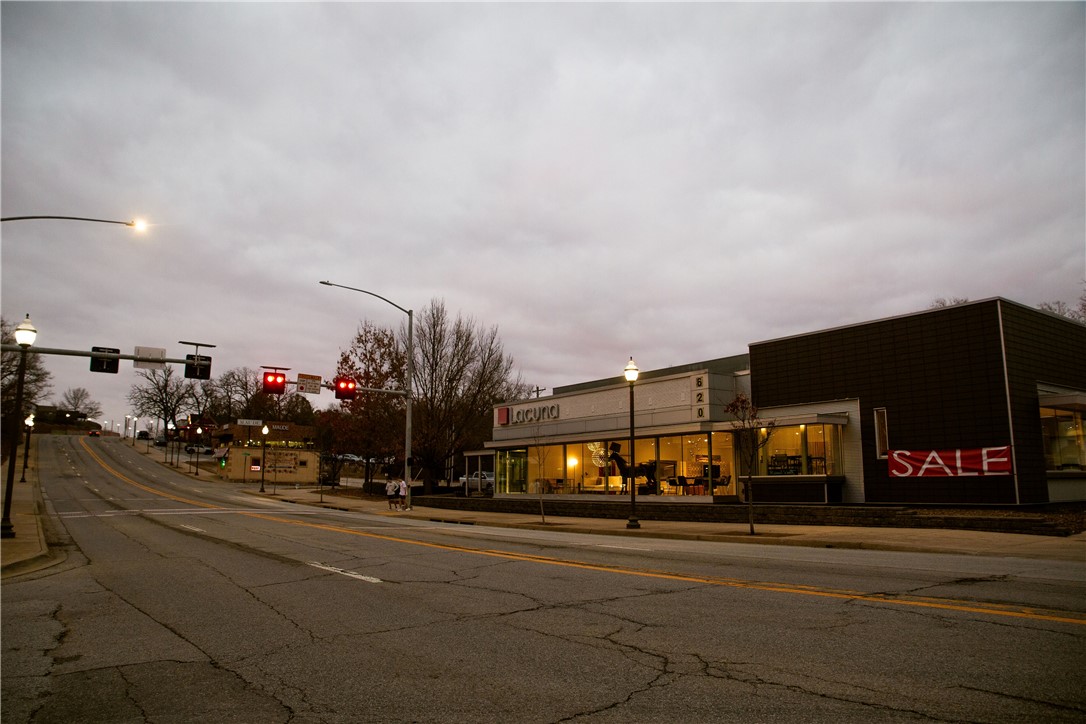North College Ave Horizonta - Commercial Lease