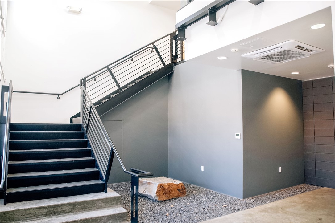 North College Ave Horizonta - Commercial Lease