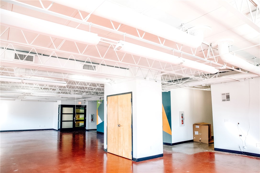 North College Ave Horizonta - Commercial Lease