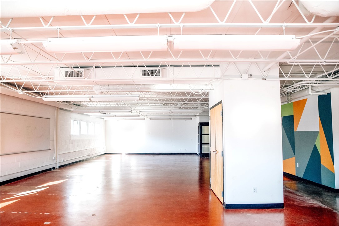 North College Ave Horizonta - Commercial Lease