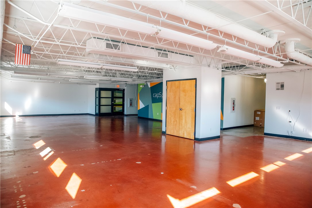 North College Ave Horizonta - Commercial Lease