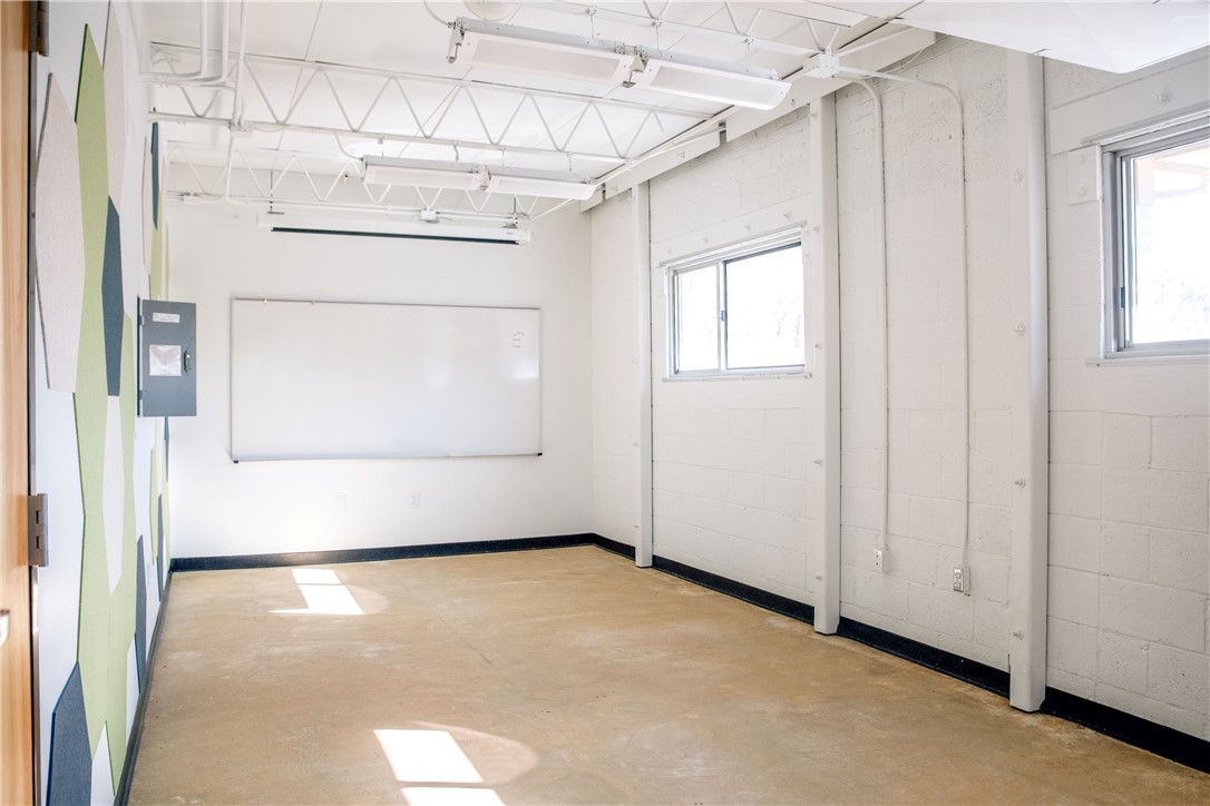 North College Ave Horizonta - Commercial Lease