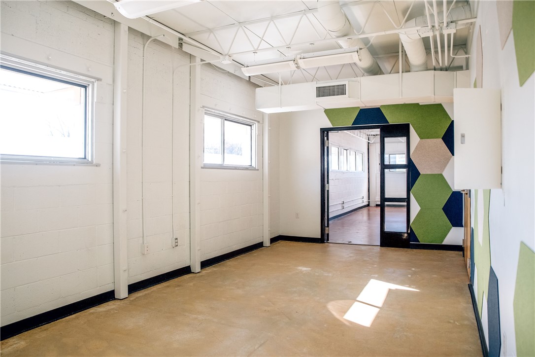North College Ave Horizonta - Commercial Lease